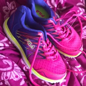 BNWT Fila girls sneaker size 3.